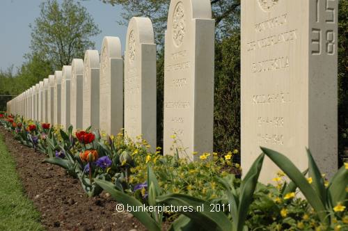 © bunkerpictures - Dutch War Cemetery